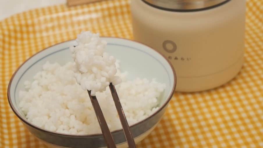 かなやんさんのインスタグラム写真 - (かなやんInstagram)「ニチレイさんの「ごはんのみらい」は 白米と比べて糖質は50%OFFで 更に食物繊維は10倍も含まれている、 今までにないお米状の主食です🍚 実際に試食させて頂いたのですが、 自然な味わいで低糖質とは 思えない程の美味しさでした☺︎💞 調理法もお湯を注ぐだけなので 手軽に健康管理が出来ます✨ LINEで管理栄養士に栄養や食生活について相談出来たり、オンライン診断でより自分に合ったベストな 栄養素を含んだごはんのみらいを選ぶことも出来ます☺︎ 1月7日よりアウトドアサウナを楽しめるイベント 「サウナタウン下北沢」でごはんのみらいを 使った特別メニューが食べられるみたいなので ぜひ気になった方は行ってみて下さい😋  #ごはんのみらい #お米でできた新しい主食 #糖質制限 #ダイエット #栄養バランス #ダイエット飯 #ダイエット仲間募集 #ダイエットレシピ #ダイエット食事 #PR」2月24日 19時59分 - kana.0716t