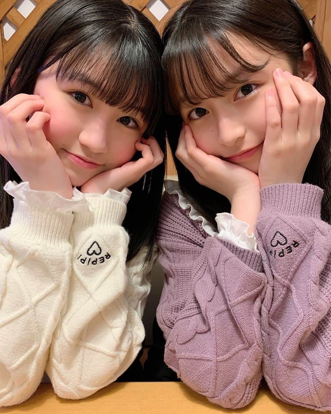 ゆめ & じゅなさんのインスタグラム写真 - (ゆめ & じゅなInstagram)「テストが終わって結果が配布されたよー！！！ 得意だったはずの英語が前回18位で悔しい思いをしたけど、今回2位をとることができたの！！ 本当に嬉しくて勉強してよかったなと 思いました！ 英語は積み重ねだから、これからも勉強を続けていきたいです！  Can someone teach me English?  #野崎結愛 #姉妹 #野崎珠愛  #仲良し #2歳差姉妹 #中学生 #小学生  #テスト #定期テスト #学年末テスト  #学年末テスト結果 #悔しい #2位  #結果 #順位 #勉強 #英語 #english  #sister #teach #me #please  #test #中2 #中学2年生  #今日のコーデ  #レピピアルマリオ #repipiarmario  #双子コーデ #色違い」2月24日 20時00分 - yumejuna