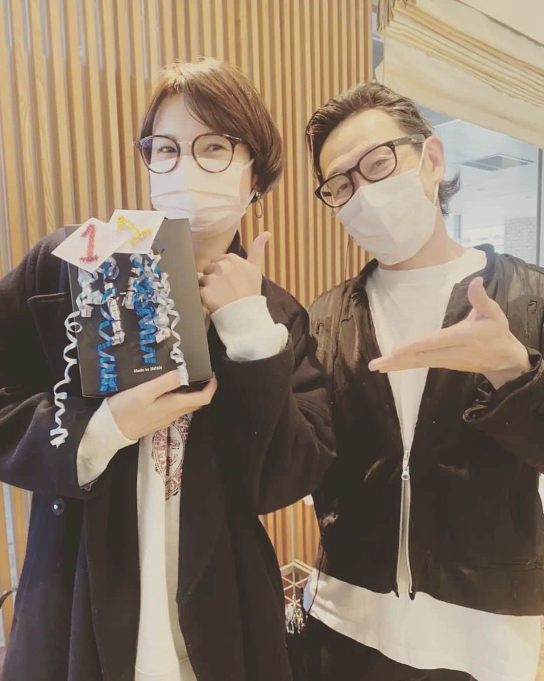 飯田亜希子のインスタグラム：「* ２０周年おめでとうございます〜👏✨㊗️✨ 私が当てちゃってごめんなさい〜😂 * * #20周年#20th#おめでとうございます#いつもありがとうございます#tricca#代官山#美容室#ヘアサロン#イベント #1等#YAMAN#美顔器#get #ママ#ママモデル#モデル #mama#mamamodel#model」