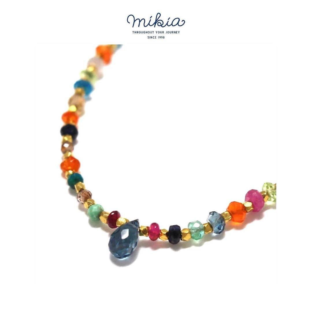 ミキアさんのインスタグラム写真 - (ミキアInstagram)「London blue topaz multi stone bracelet サファイア、ルビーなどの貴石にカラフルな半貴石とゴールドカラーのシルバービーズが華やかなブレスレットです。 @mikiajewelry #ruby#sapphire #emerald #multicolor#stone#bracelet」2月24日 13時17分 - mikiajewelry