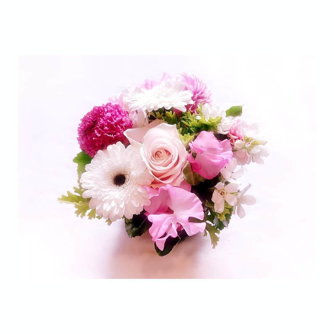 宮本笑里のインスタグラム：「💐  #flowers #flowerarrange #花 #花のある暮らし #フラワーアレンジメント」