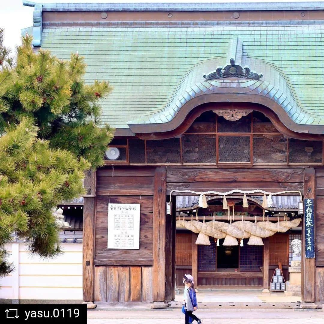 兵庫県さんのインスタグラム写真 - (兵庫県Instagram)「. 兵庫県公式インスタグラム『love_hyogo』です。  love_hyogoでは皆さんが #lovehyogo のハッシュタグを付けて投稿していただいた写真を紹介させていただきます。  本日のピックアップは @yasu.0119 さんのお写真です👑 ハッシュタグをつけての投稿ありがとうございます🙏  写真は、高砂市にある『曽根天満宮』での一枚です📷✨ About 200 umes(plums) at Sone Tenmangu Shrine in Takasago City will be peak of flowering next week.  まだまだ冷え込みは厳しいですが、季節は着々と進み各地の梅が見頃を迎えています🌸🦜  拝殿の大しめ縄が見事なこちら「曽根天満宮」でも200本の梅が来週にかけて開花のピークを迎えるとのこと✨ 3月5日（土）6日（日）には『梅まつり』も開催予定です🌸🙌  兵庫にまつわる投稿は#lovehyogo のハッシュタグをお願いします👈　  −−−−−−−−−−−−−−−−−−−−−−−−−−−−−−−−−−−−−−−−−−−−−−−−−−−− 兵庫県では、新型コロナウイルス感染拡大を予防する『ひょうごスタイル』（📍3密（密閉、密集、密接）の回避📍身体的距離の確保📍マスクの着用等）の推進のご協力をお願いしています。 −−−−−−−−−−−−−−−−−−−−−−−−−−−−−−−−−−−−−−−−−−−−−−−−−−−−  #兵庫県#兵庫 #japan #hyogo #lovehyogo #love_hyogo #photooftheday #followme #instagood #photography #picoftheday #happy #scenery #高砂市 #曽根天満宮 #フォトジェニック #自慢したい兵庫の景色」2月24日 14時57分 - love_hyogo