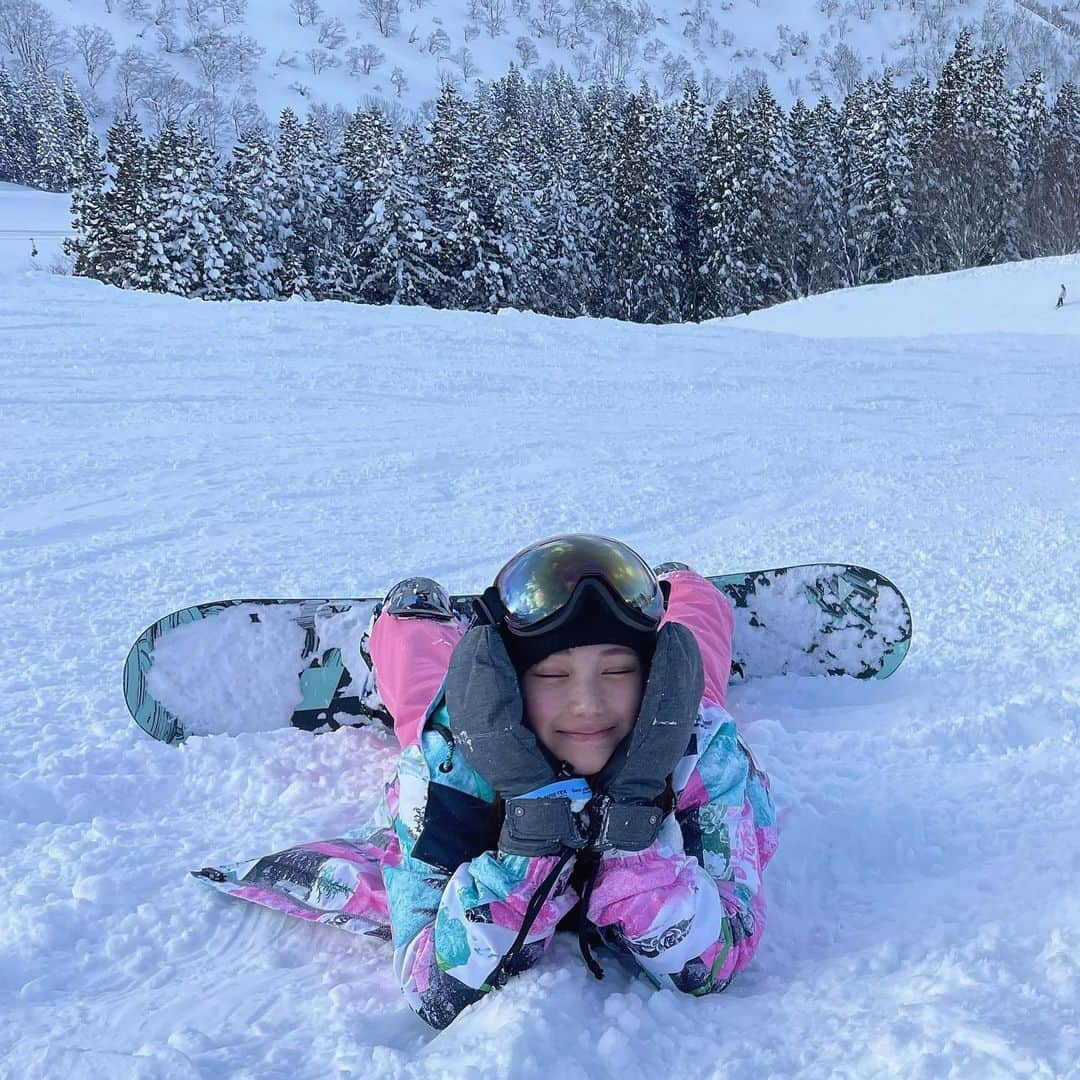 高野祐衣のインスタグラム：「今年ラスト滑り🏂！！ 新しい手袋買ってぬくぬく✨」