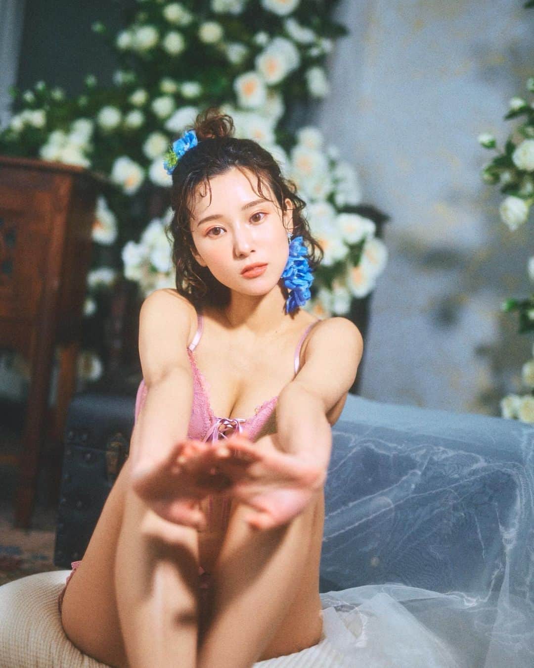 のインスタグラム：「告知追加しました☻  photographer📸… @kazumi__izawa  hairmake💄… @megg_hairmake  florist🌸… @ymktd6440  studio🏢… @hanagraphy.japan  ✧*̣̩⋆̩ｰｰｰｰｰｰｰｰｰｰｰｰｰｰｰ最新告知ｰｰｰｰｰｰｰｰｰｰｰｰｰｰｰｰｰｰｰｰｰｰ✧*̣̩⋆̩☽  【2月スケジュール🗓】※毎月、随時更新します★  6 AbemaTV ミッドナイト競輪 9 AbemaTV ミッドナイト競輪 10 AbemaTV ミッドナイト競輪 11 はなまる撮影会 11 グラビアプレスタイムズ 掲載  ※コンビニのeプリントサービスで購入できます✨ 12 AbemaTV ミッドナイト競輪 20 AbemaTV ミッドナイト競輪 21 『週刊大衆』２月２１日号 インタビュー"歯磨きのコツ" 26 はなまる撮影会 27 AbemaTV ミッドナイト競輪   ✧*̣̩⋆̩☽⋆ｰｰｰｰｰｰｰｰｰｰｰｰその他告知ｰｰｰｰｰｰｰｰｰｰｰｰｰｰｰｰｰｰｰ✧*̣̩⋆̩☽⋆゜  🌟平塚競輪場イメージキャラクター 2021~2022年 🌟エレアリーナイトブラ 公式モデル 2019~2022年 ‪‪🌟パチンコ新台 『暴れん坊将軍』演出ドラマ ー お紗江役 🌟週刊ポスト 電子写真集 ｢鏡の国の愛夏｣ 発売中 🌟映画 ｢わたしの魔境｣井川咲役 ※公開前  ✧*̣̩⋆̩☽⋆ｰｰｰｰｰｰｰｰｰｰｰｰｰｰｰｰｰｰｰｰｰｰｰｰｰｰｰｰｰｰｰｰｰｰｰｰｰｰｰ✧*̣̩⋆̩☽⋆゜  🌟劇場公開 映画｢ホムンクルス｣ 女子高生役 🌟劇場公開 映画｢グレーゾーン｣ 黒崎一葉役 🌟電子写真集 小学館 ｢月刊＋｣ 発売中 🌟sabra net グラビア掲載中 (電子写真集も) 🌟1~5th DVD 発売中 🌟Amazonプライム 『なぎスケ！2』42.43話 🌟LINEスタンプ『歯科衛生士アイドル西原愛夏』発売中  ✧*̣̩⋆̩☽⋆ｰｰｰｰｰｰｰｰｰｰｰｰｰｰｰｰｰｰｰｰｰｰｰｰｰｰｰｰｰｰｰｰｰｰｰｰ✧*̣̩⋆̩☽⋆゜  ･ブランド 『M collection』🥀 Instagram (@m.collection2020 )  ･YouTube 『まなかチャンネル』で検索🔎  ･Twitter🕊 manakanishihara で検索🔎  ･✧*̣̩⋆̩☽⋆ｰｰｰｰｰｰｰｰｰｰｰｰｰｰｰｰｰｰｰｰｰｰｰｰｰｰｰｰｰｰｰｰｰｰｰｰ✧*̣̩⋆̩☽⋆゜  #西原愛夏#歯科衛生士#現役歯科衛生士  #歯科衛生士タレント#歯科#白衣#タレント#グラビア#アイドル#女優#コスプレ#Cosplay#talent#Japaneseidol #japanesegirl#dentalhygienist #탤런트#아이돌 #치과위생사 #치과 #日本女星#天赋#偶像#アパレルブランド#アパレルオーナー#McollectionR#プロデュースブランド」