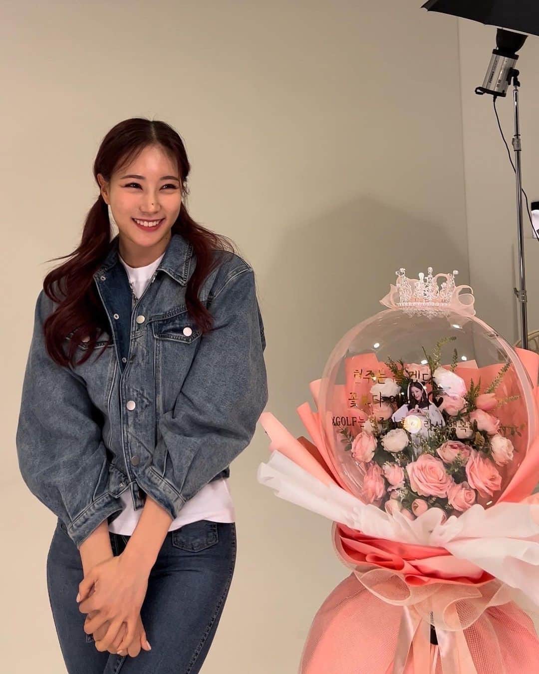 ユ・ヒョンジのインスタグラム：「_ 골프장 부킹전쟁 ! 헤매지 마시고 #Xgolf 에서 바로 티업하세요🏌🏼‍♀️- #엑스골프 @no_1_xgolf  _ #앱으로다운받으세요」