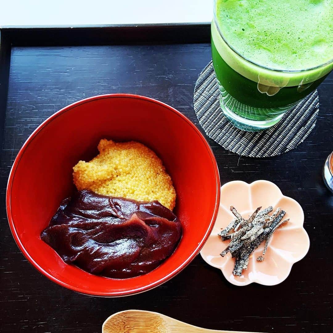 志摩有子さんのインスタグラム写真 - (志摩有子Instagram)「甘いものを頂きながら打ち合わせ。 虎屋茶寮のあわぜんざい。ぷちぷちもっちりの蒸し粟にねっとり滑らかなこし餡がからんでたまらない美味しさ。抹茶グラッセと贅沢なひととき。  #あわぜんざい  #抹茶グラッセ #打ち合わせ」2月24日 17時24分 - ariko418