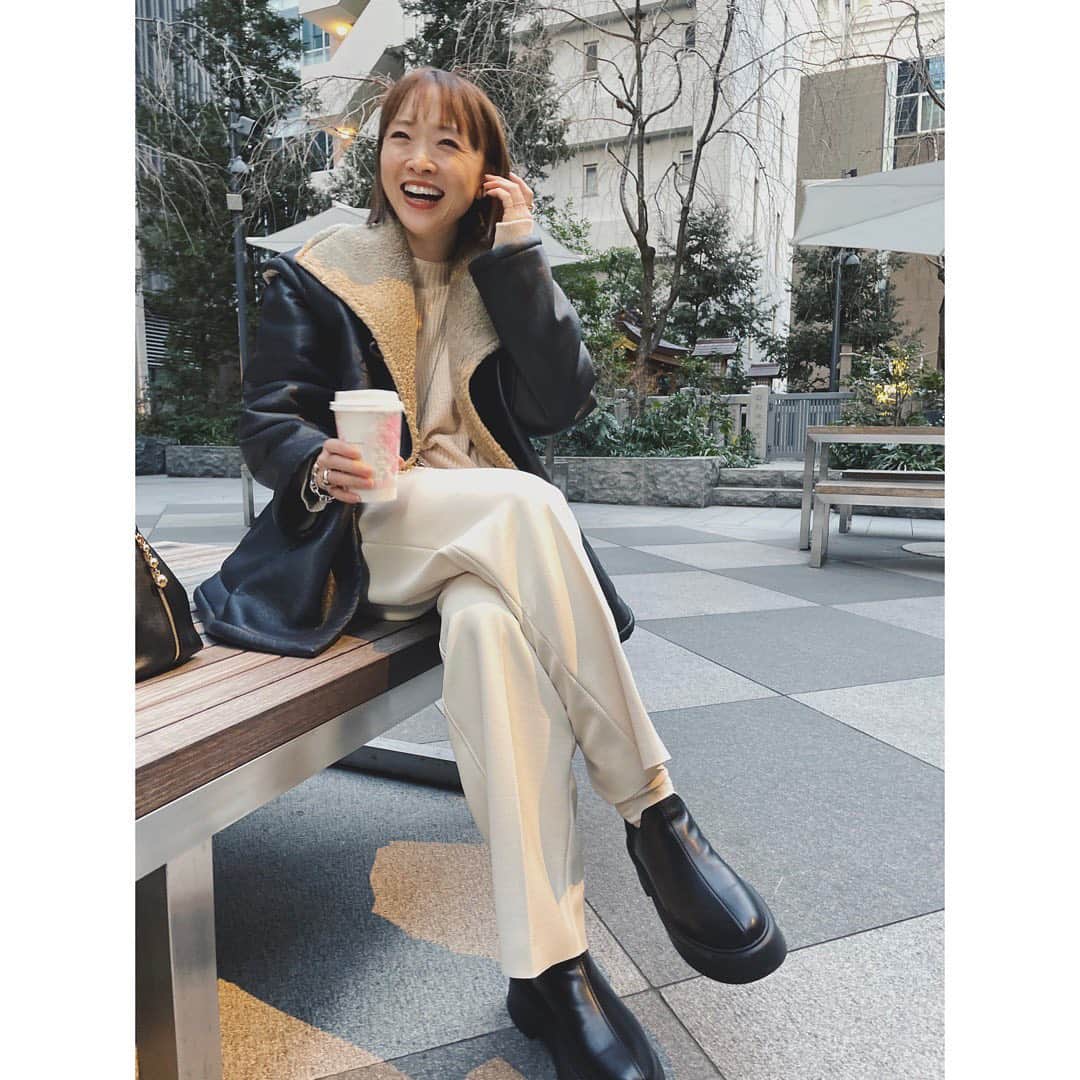 野尻美穂のインスタグラム：「昨日の私。 仕事は大好きだけど、休みって本当に最高だな🌷  #上からの光見つけた怖い写真と前にいる娘がスタバのスリーブぶん投げた時と無駄に中見せようとしてるやつ全て採用！（知らん  今日もおつかれ様でした！」