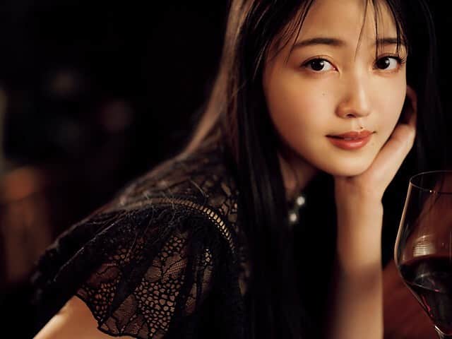 久保史緒里ファンアカウントのインスタグラム：「先日発売された東京カレンダーには久保史緒里さんが登場しています！ #乃木坂46 #久保史緒里 #久保ちゃん #毎日久保史緒里 #久保ちゃん白すぎ可愛すぎ  #久保史緒里さんしか #毎日がkuboshioriday  #東京カレンダー」