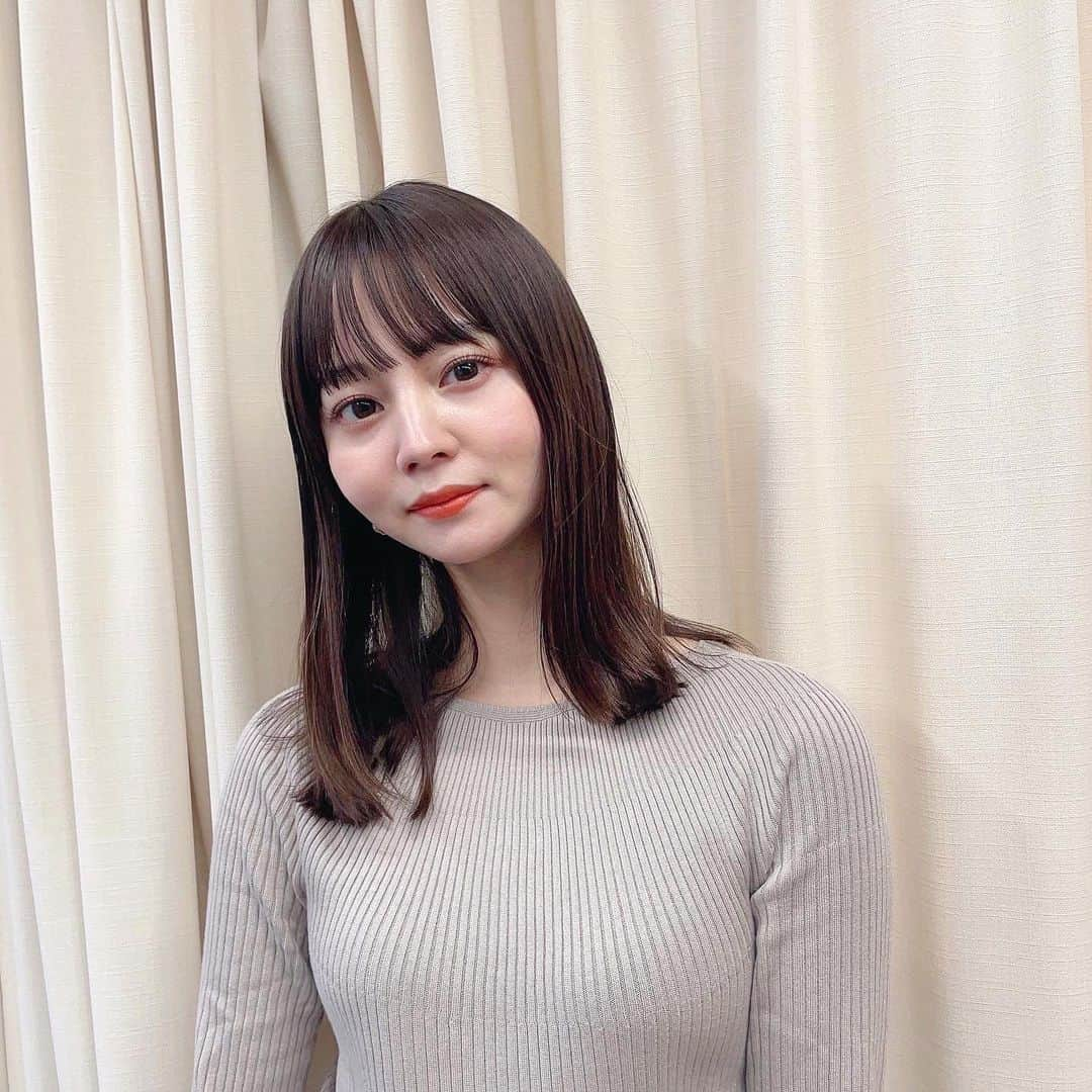 NANAMIさんのインスタグラム写真 - (NANAMIInstagram)「new hair💜  なんかちょーーっとイメチェンしたくて インナーカラーを入れてみました✌️  今回もサロンでカラー、トリートメント、前髪カットを♡ (1枚目afterで2枚目before) すごいお気に入り💜  ホットペッパービューティーで行きつけの美容室を予約するとクーポンやポイントも貯まるし便利にお得に予約できるよ〜✨　  @hotpepperbeauty_hair   ホットペッパービューティー本当学生の頃からお世話になってるな、、今もマッサージとかの予約の時にお世話になってます✌️  ※感染防止対策を行った上で入店しました。  #nanami美容 #ホットペッパービューティー #PR」2月24日 18時29分 - nanami023