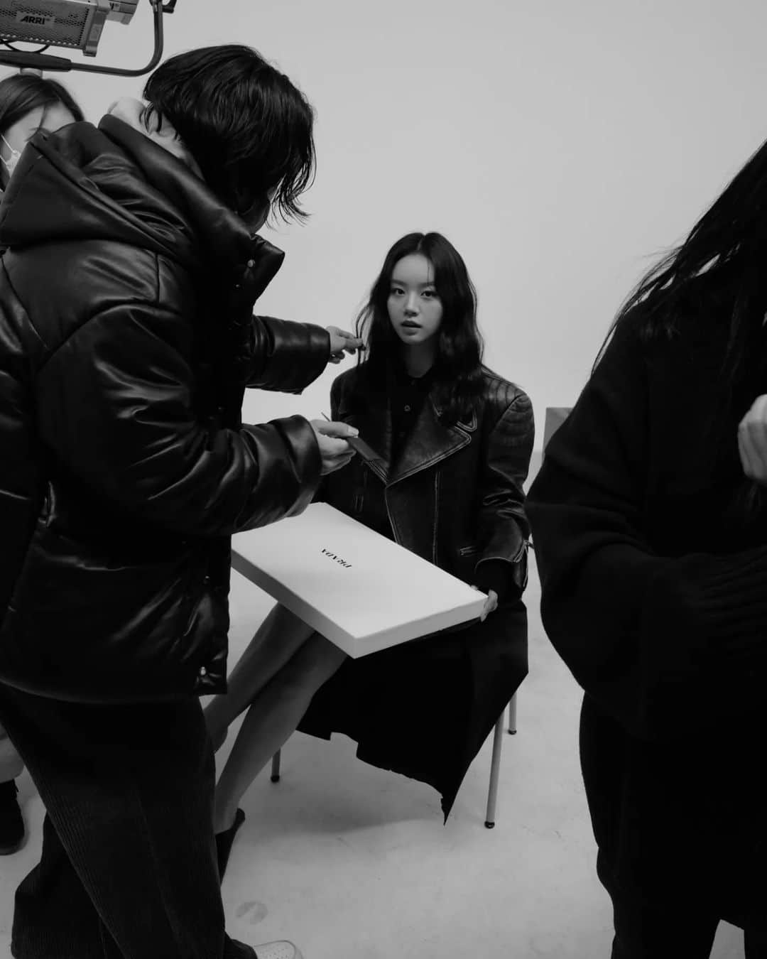 ヘリ のインスタグラム：「@Prada #PradaFW22 #PradaTriangle  미우치아 프라다와 라프시먼스가 함께하는 프라다 FW22 여성복 컬렉션 2022년 2월 24일 오후 10시 프라다 닷컴을 통해 함께 보실 수 있습니다 🖤」