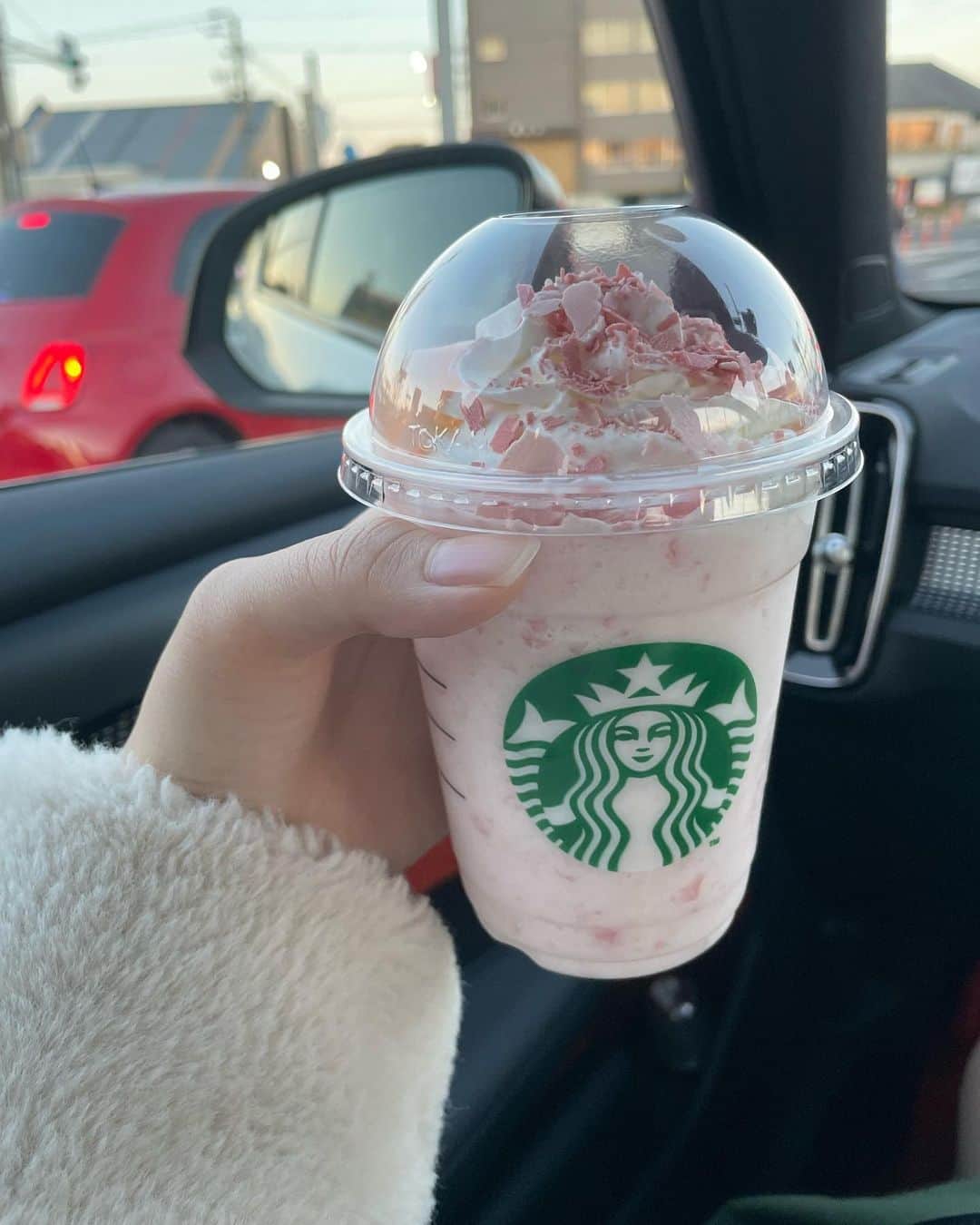 戸田恵梨香のインスタグラム：「^_^  新作何回目？、ってくらい飲んでます🌸」