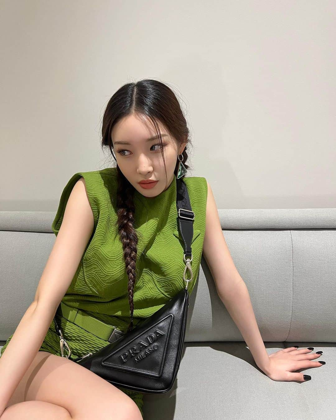 チョンハさんのインスタグラム写真 - (チョンハInstagram)「@Prada #PradaFW22 #PradaTriangle #광고  #청하 #CHUNGHA」2月24日 22時32分 - chungha_official