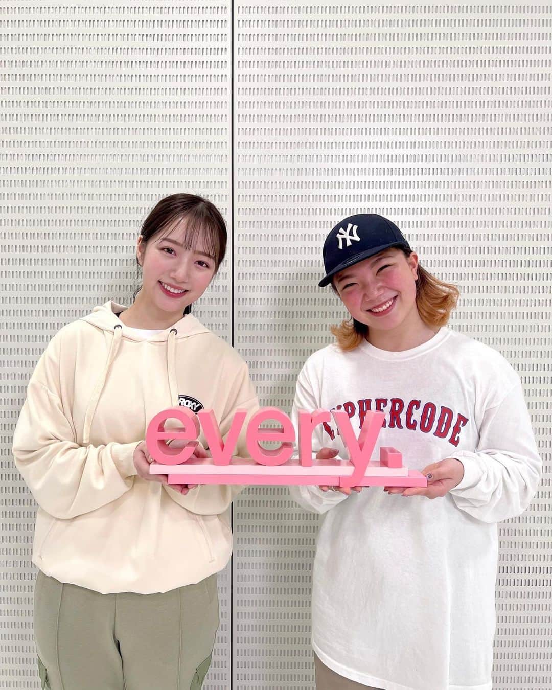 のインスタグラム：「はいー！！きょうは…🕺✨笑  ブレイキンのRAM選手( @bgirl_ram )こと 河合来夢さんの取材VTRの放送でした！  なんとブレイキンに初挑戦させていただきました🙇🏻‍♀️  RAMさんのとびっきりの笑顔が眩しいですよね…☺️ ---------------- 2年後のパリオリンピックから新競技となるブレイキン！  RAM選手はユースオリンピックで金メダルに輝くなどブレイキン界を代表する一人。 女性選手には珍しいとされる大技をどんどんパワフルに繰り出す選手なんです！(本当に超人技でした)  そんなRAM選手の強みのひとつは、 常に “カッコ良さ” を追い求めていること。  放送を見てくださった方はお分かりだと思いますが…😅 指の先までカッコ良さを追求し磨き上げたステップは、同じ動きでも全く別物です。 派手な大技だけでなく、細かい動きにも技術が詰まっていることを学びました！  取材では、 『自分もオリンピックで金メダルを獲得し、キラキラした姿で皆さんに笑顔や希望を与えたい』と語ってくれました。 希望に満ち溢れた目は、もうすでに、輝いていました😊🌟  パリオリンピックでも素敵な笑顔が見られますように😊RAM選手のご活躍、心から応援しています！！ 貴重なお時間をありがとうございました🙇🏻‍♀️✨  #newsevery #取材記録 #河合来夢 さん #ブレイキン #ブレイクダンス」