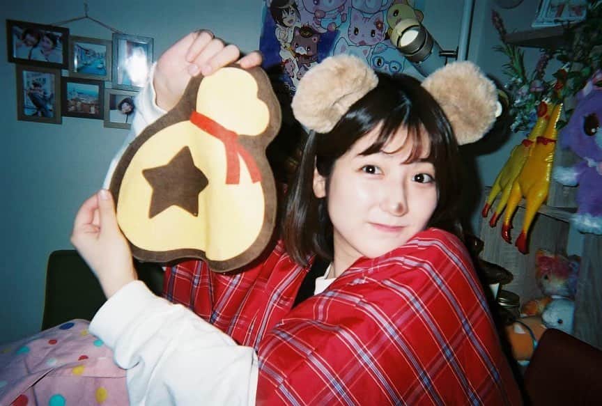加藤一華さんのインスタグラム写真 - (加藤一華Instagram)「. ＼なるきちさーーん！／  #なるきち #たぬきち #どうぶつの森  #あつ森  #film #フィルムカメラ  #写ルンです #エモスタグラム #ちゃんちゃんこ着たら本当に昔の写真😂 #似たようなパン🥐 #Photobyわたし」2月24日 23時04分 - ichika_kato