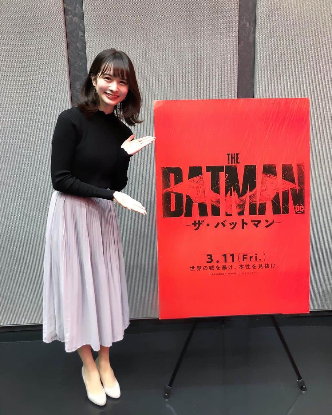 高見侑里さんのインスタグラム写真 - (高見侑里Instagram)「◡̈♥︎ 3/11(金)公開の映画「THE BATMAN－ザ・バットマン－」のセレブレーションイベントに登壇された#磯村勇斗 さんと#鈴木伸之 さんにインタビューさせていただきました🦇 ⁡ その模様は明日2/25(金)の#めざましテレビ で放送予定ですので、お時間合いましたらぜひご覧ください⏰ ⁡ #TheBatman #バットマン * トップス...#valmuer スカート...#LialaPG」2月24日 23時16分 - yuri_takami_official