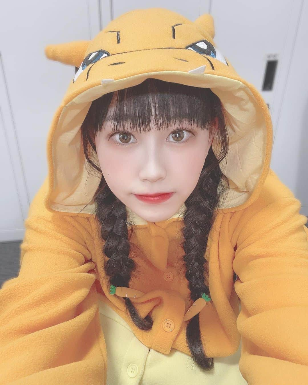 雨宮鈴奈さんのインスタグラム写真 - (雨宮鈴奈Instagram)「がおー🔥🔥🔥  リザードンになりました🦎   #instagram  #idol  #Pokemon #アイドル   #スリジエ #スリジエwest  #パジャマ  #jk  #ポケモン  #リザードン  #コスプレ」2月25日 0時43分 - amemiya_suzuna