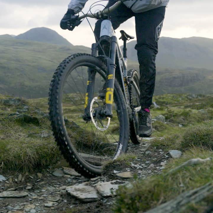 のインスタグラム：「A party boy MTB DH racer in the 90s, or the face of the Red Bull UCI World Cup. Chances are you've heard of @robwarner970. Watch as Rob shares his rollercoaster life story whilst taking on some of the UK's most grueling ascents aboard his EP8 powered @vitusbikes E-Sommet. Watch via link in bio. #ShimanoMTB #ExploreNewGrounds」