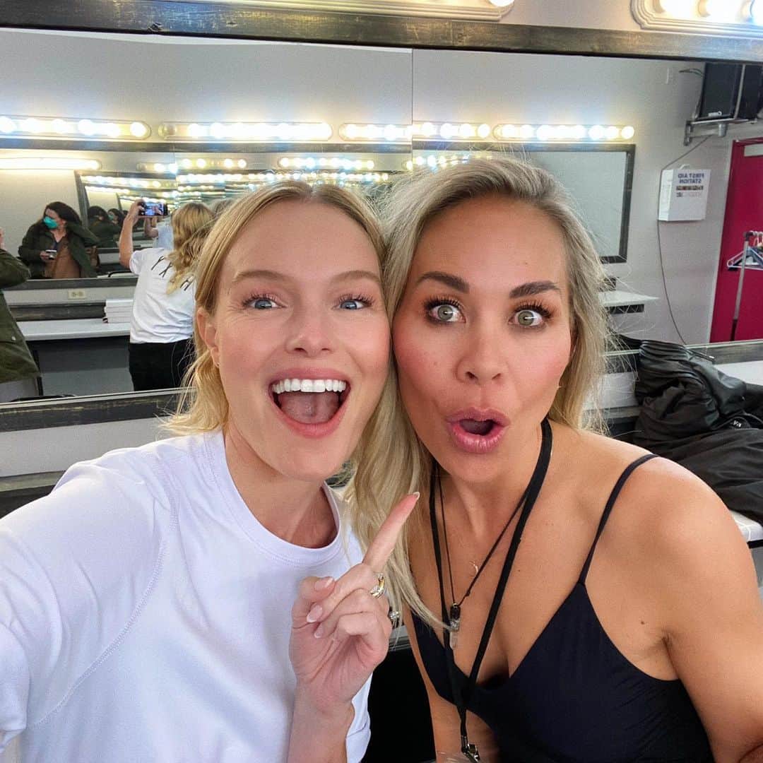 ケイト・ボスワースさんのインスタグラム写真 - (ケイト・ボスワースInstagram)「Celebrating the magic of #BlueCrush reuniting on the magical day of 2.2.22 🏄🏼‍♀️ @osidefilm THANK YOU for showing the movie on the BIG SCREEN 20 yrs later!!! 💙 what an emotional + inspiring day for all of us 🙏🏻 @mrodofficial ‘s video at the end had us laughing through tears (swipe), love these girls 4ever ✨🌊」2月25日 4時34分 - katebosworth