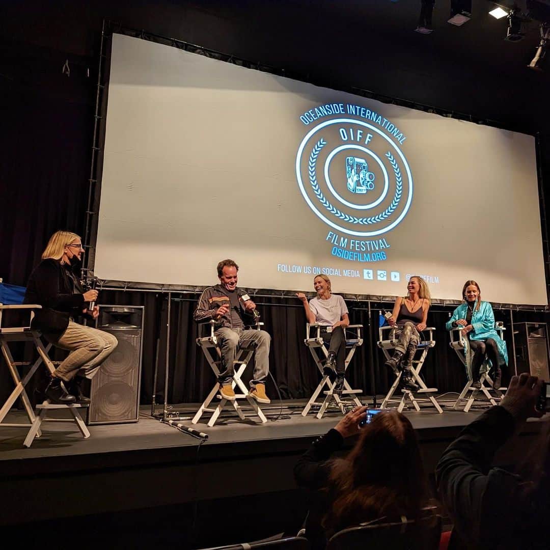 ケイト・ボスワースさんのインスタグラム写真 - (ケイト・ボスワースInstagram)「Celebrating the magic of #BlueCrush reuniting on the magical day of 2.2.22 🏄🏼‍♀️ @osidefilm THANK YOU for showing the movie on the BIG SCREEN 20 yrs later!!! 💙 what an emotional + inspiring day for all of us 🙏🏻 @mrodofficial ‘s video at the end had us laughing through tears (swipe), love these girls 4ever ✨🌊」2月25日 4時34分 - katebosworth