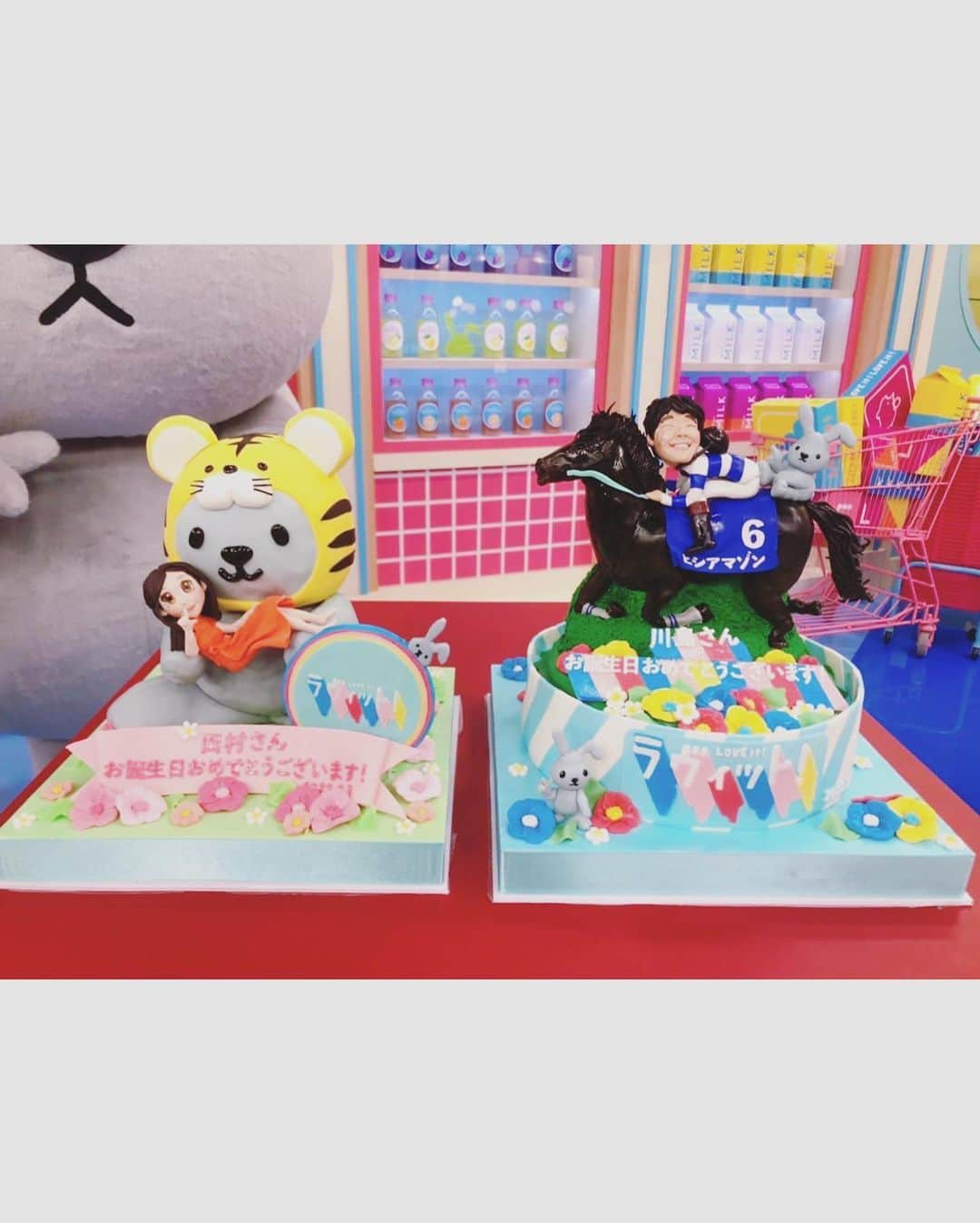 田村真子さんのインスタグラム写真 - (田村真子Instagram)「🎂  もう何週間も前ですが、2月も終盤なので思い出用の投稿です。 2月3日当日にスタジオにいられなかったのは残念でしたが、スタッフさんから素敵なケーキ、そして多くの皆さんからお祝いの言葉を頂けて、一生忘れないであろう26歳の誕生日になりました🥺✨ 本当にありがとうございました！  #写真は先輩の日比アナが送ってくれました☺️」2月25日 15時25分 - tamura_mako_