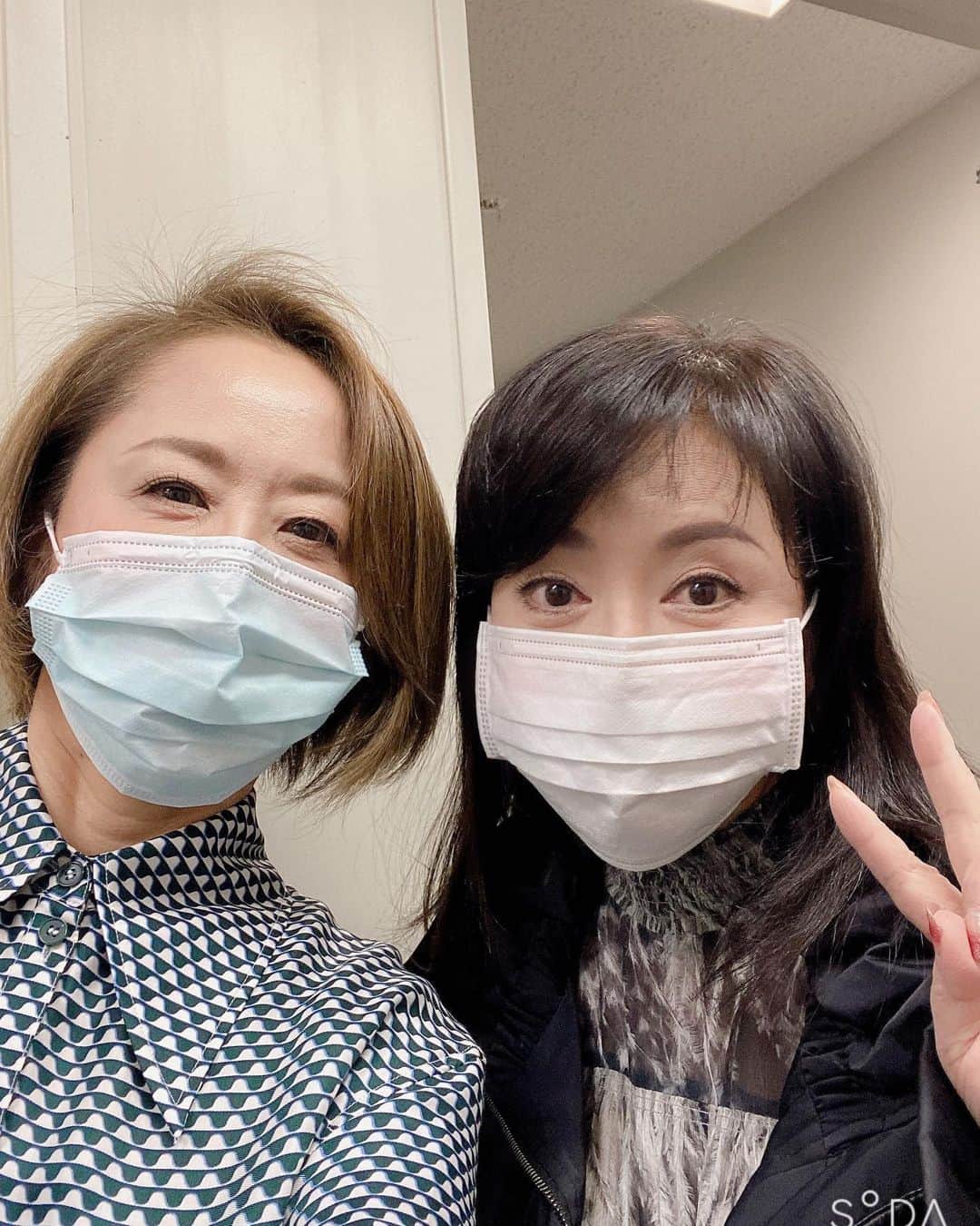 城之内早苗のインスタグラム：「東京、今日は良〜お天気です☀️ 昨日は『ワクチン接種　広報啓発活動』に参加させて頂きました！ それぞれの考え方が有ると思います。 可能な範囲で不安を安心にかえて欲しいと思います😊 伍代夏子様が当日会場で打たれました 夏子様、副反応は大丈夫だったかな💧 私はやっと接種券が届きました🙋‍♀️  #ワクチン接種広報啓発活動 #自衛隊東京大規模接種会場 #伍代夏子 様 #やっと接種券届く #城之内早苗」