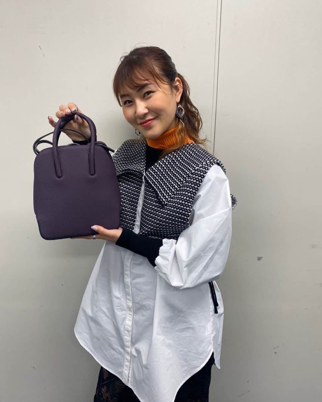 村上佳菜子のインスタグラム：「... あーん🥺 バックが可愛すぎる👜 @epoi_official  . . . #epoi  #バック #bag」