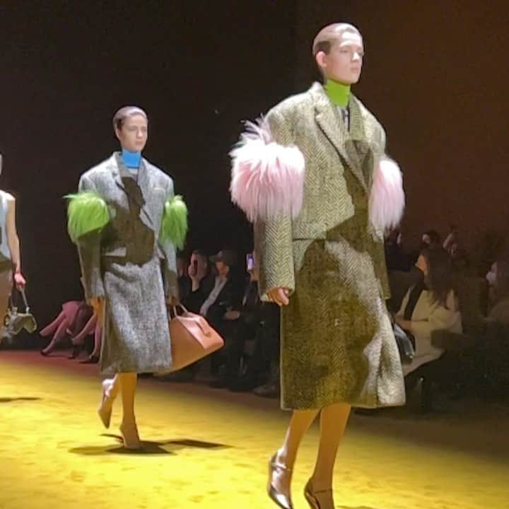 ニーナ・ガルシアのインスタグラム：「@prada perfection . ❤️ 👏🏻@rafsimons @elleusa」