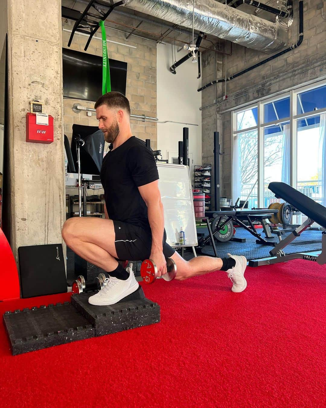 ブライス・ハーパーさんのインスタグラム写真 - (ブライス・ハーパーInstagram)「Chasing the perfect rep!🔥」2月25日 8時04分 - bryceharper3