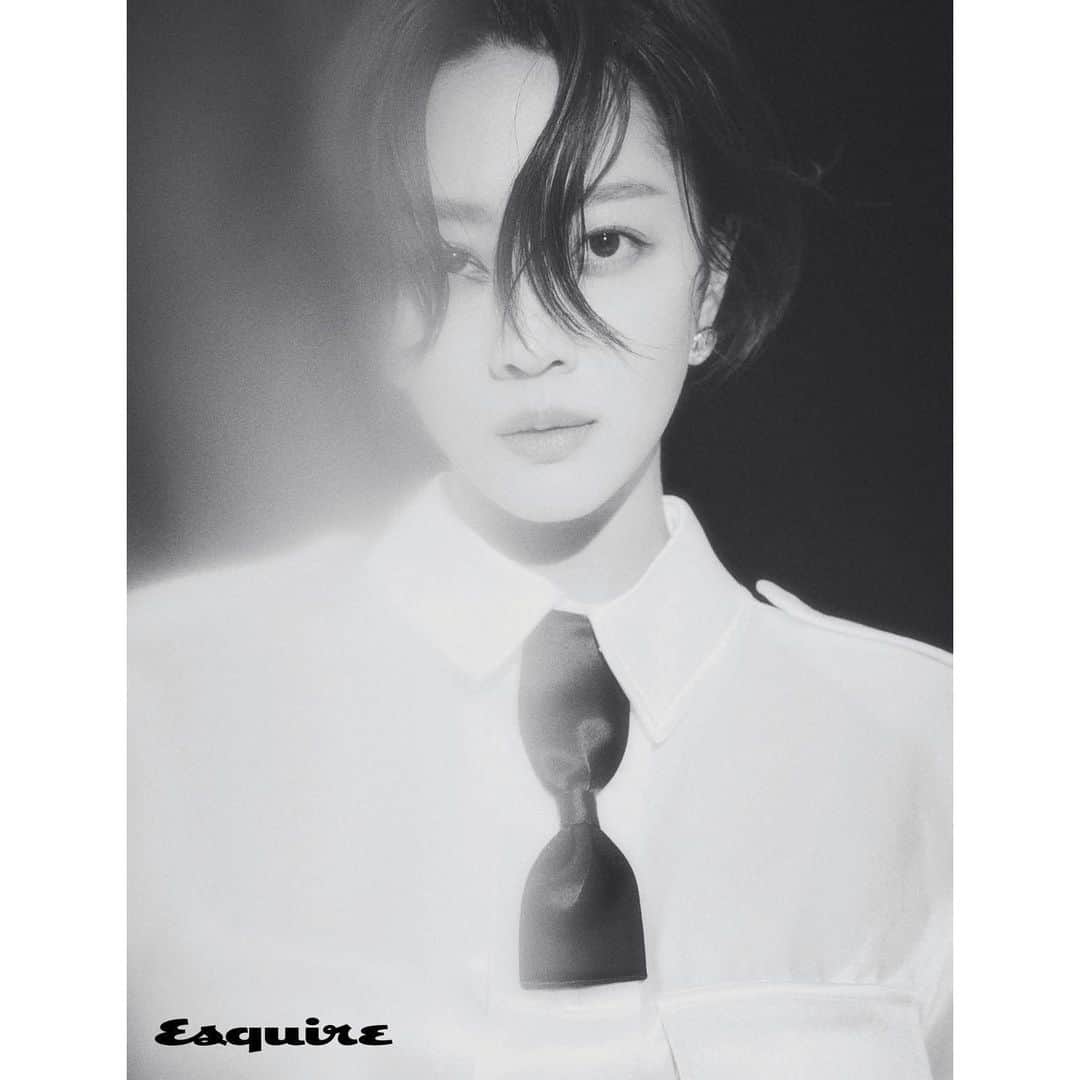 チョ・ボアのインスタグラム：「. . . @esquire.korea x @xxadoraa」
