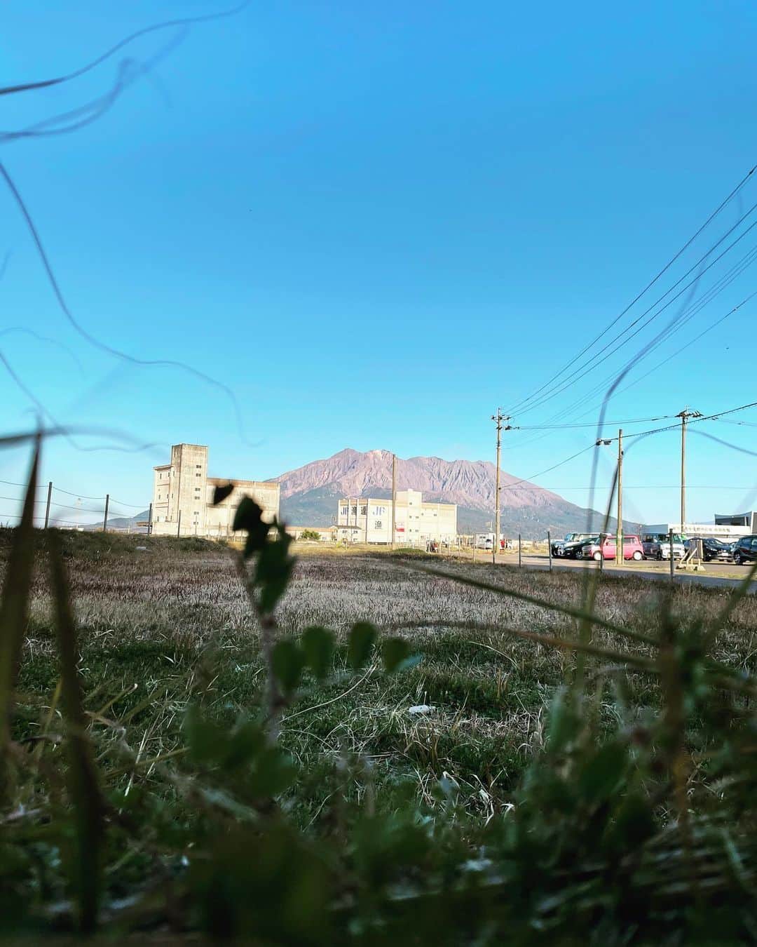 クニヨシTVさんのインスタグラム写真 - (クニヨシTVInstagram)「桜島が雄大。  #桜島 #西郷隆盛 #西郷隆盛の孫は野球部で豪快なフォームらしい #次回はミラノ・コルティナダンペッツォ五輪 #トリプルコーク1440かぁ #スケボーとスノーパイプ始めようかな #栃木ゴールデンブレーブスの成瀬投手がツイッター開始」2月25日 9時35分 - 92kantoku.appare