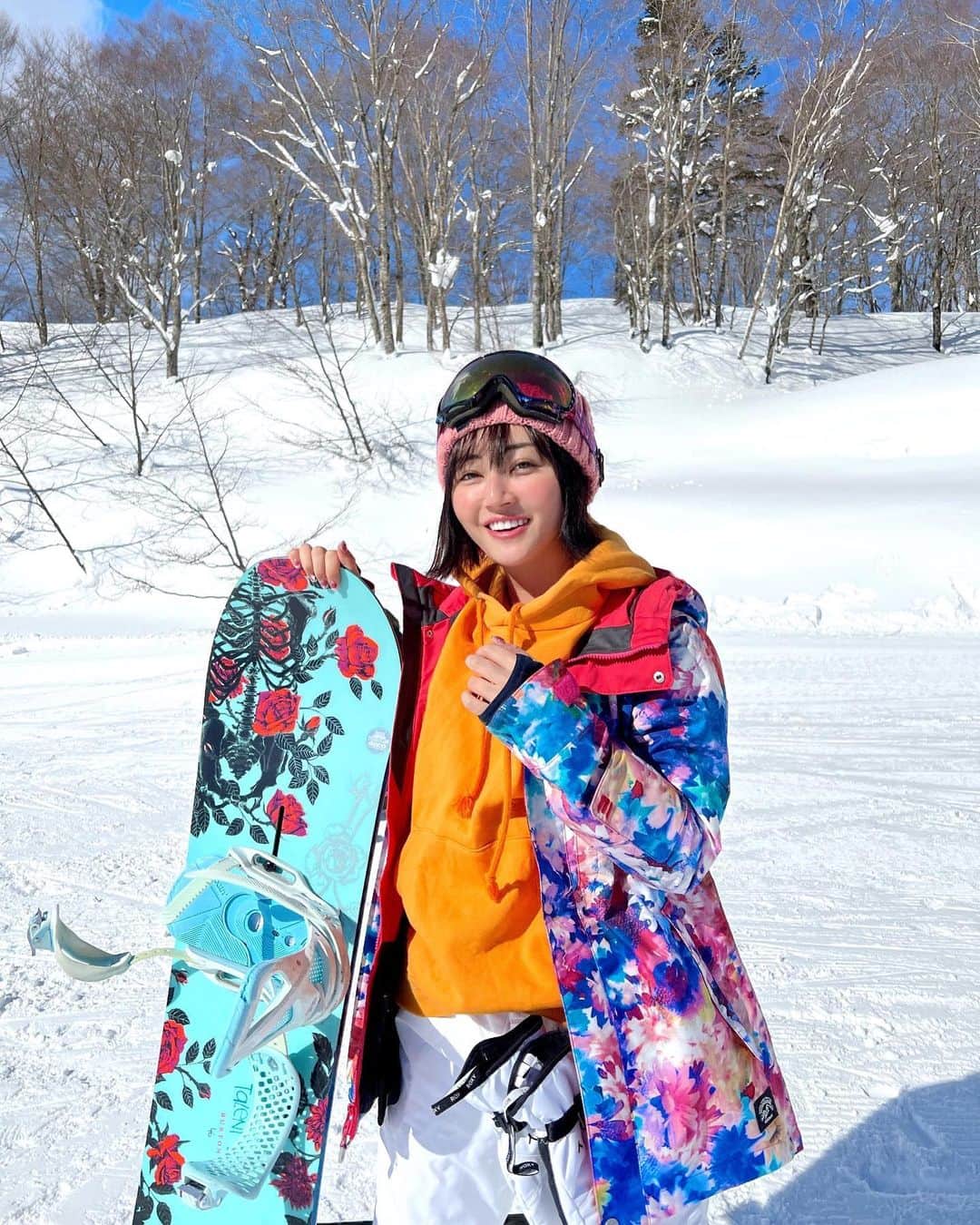 新藤まなみさんのインスタグラム写真 - (新藤まなみInstagram)「⁡ ⁡ ⁡ 🏂..♡♡ ⁡ #snowboarding #snowboard #snowboarders #snowboarder #snow #ski #白馬村 #スノーボード #スノボ #スノボ女子 #長野 #すのぼー🏂 #冬 #雪　#スノボ日和」2月25日 11時54分 - manami_official_