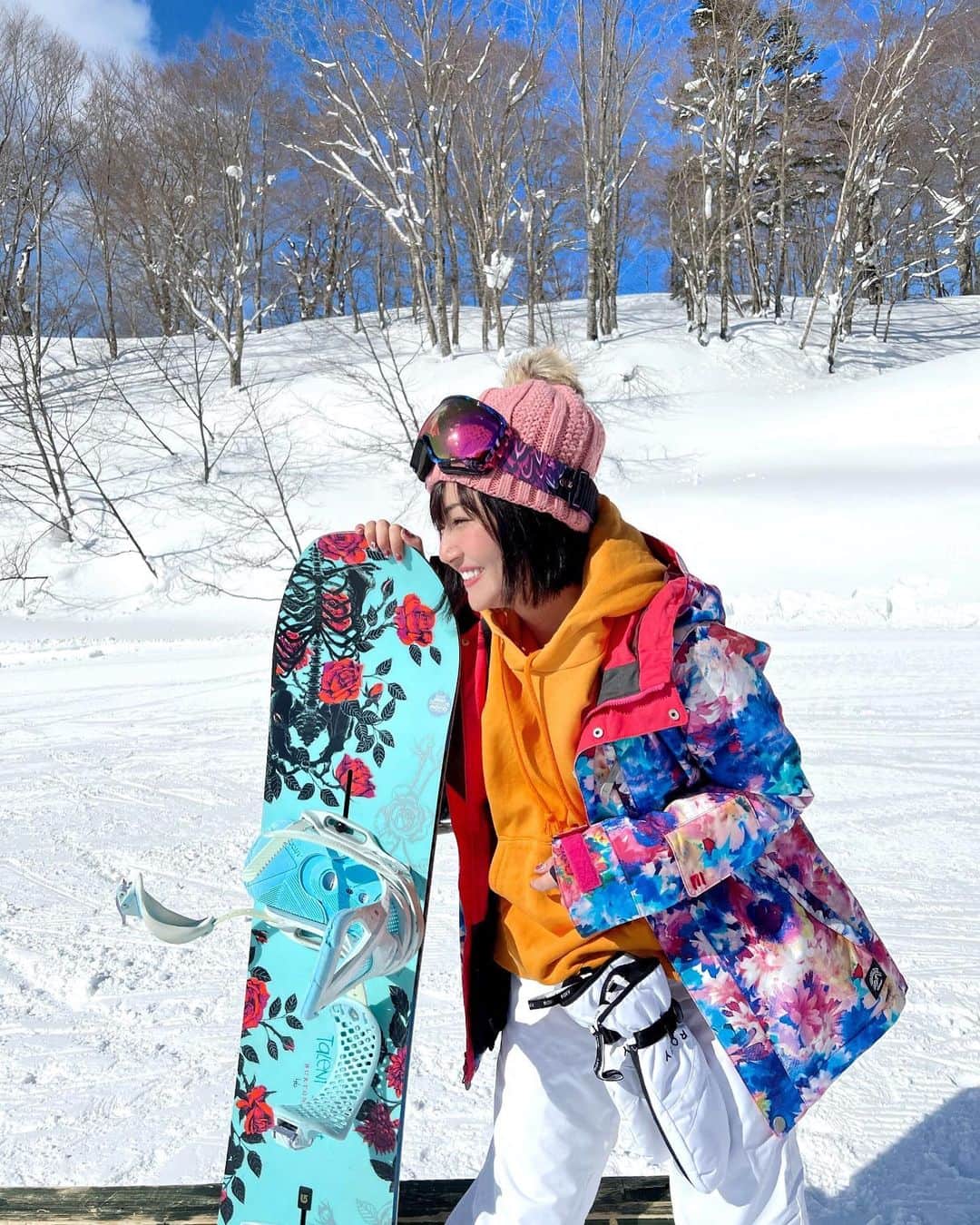 新藤まなみさんのインスタグラム写真 - (新藤まなみInstagram)「⁡ ⁡ ⁡ 🏂..♡♡ ⁡ #snowboarding #snowboard #snowboarders #snowboarder #snow #ski #白馬村 #スノーボード #スノボ #スノボ女子 #長野 #すのぼー🏂 #冬 #雪　#スノボ日和」2月25日 11時54分 - manami_official_