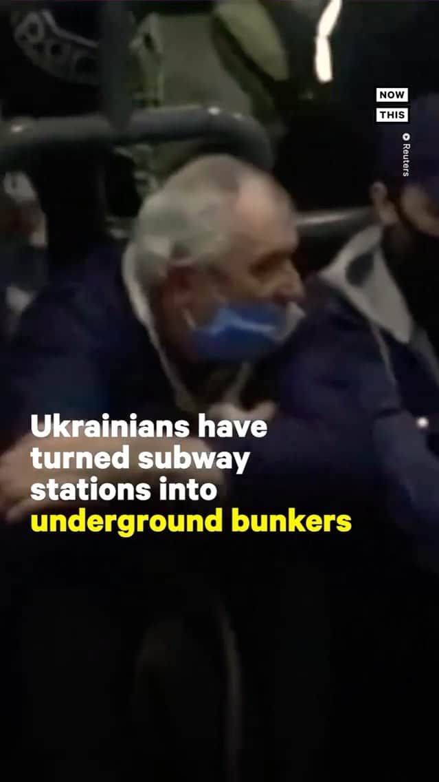 プリヤンカー・チョープラーのインスタグラム：「The situation unfolding in Ukraine is terrifying. Innocent people living in fear for their lives and the lives of their loved ones, while trying to navigate the uncertainty of the immediate future.  It’s difficult to comprehend how in the modern world this could escalate to such a catastrophic point, but this is a consequential moment that will reverberate around the world.   There are innocent lives living in this war zone. They are just like you and me. Here is more info at the link in my bio about how to assist the people of Ukraine.  🎥 by @nowthisnews」
