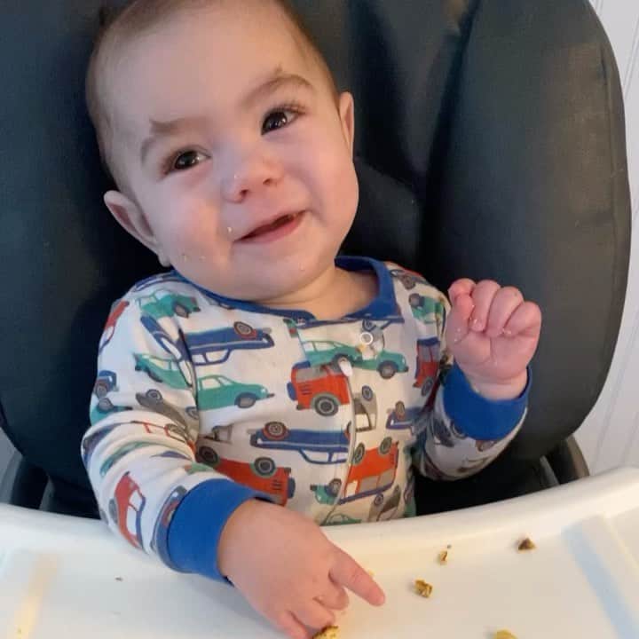 ディーナ・ニコール・コルテーゼのインスタグラム：「Good morning from the buckner household 🥰  I think Cameron is full from mommys french toast 😂🥰  That no tho 😩」