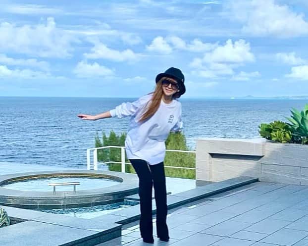 加賀美早紀のインスタグラム：「36歳最後の日 あっとゆーま。 明日産まれ落とされます 知ってくれた方々 出会ってくれた方々 ありがとうございます これからも宜しくね 一足早くご挨拶でした。」