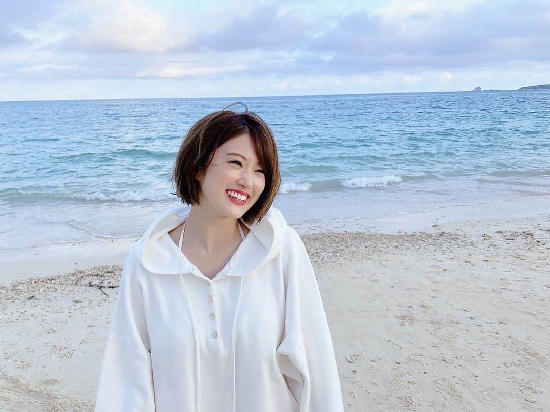 樋口日奈さんのインスタグラム写真 - (樋口日奈Instagram)「ひなちまの水着カットはいかがでしたか？☺️  白い砂浜、青い海にまるで女神が降臨したかのような美しさ…🥺  いつもコメントたくさんありがとうございます😭💕  @higuchi_hina_official  #樋口日奈1st写真集 #樋口日奈  #乃木坂46 #ひなちま #ひなちまってました #今日は何ちま  #ひなちま降臨#白ちま」2月25日 16時52分 - higuchihina_1st_ph