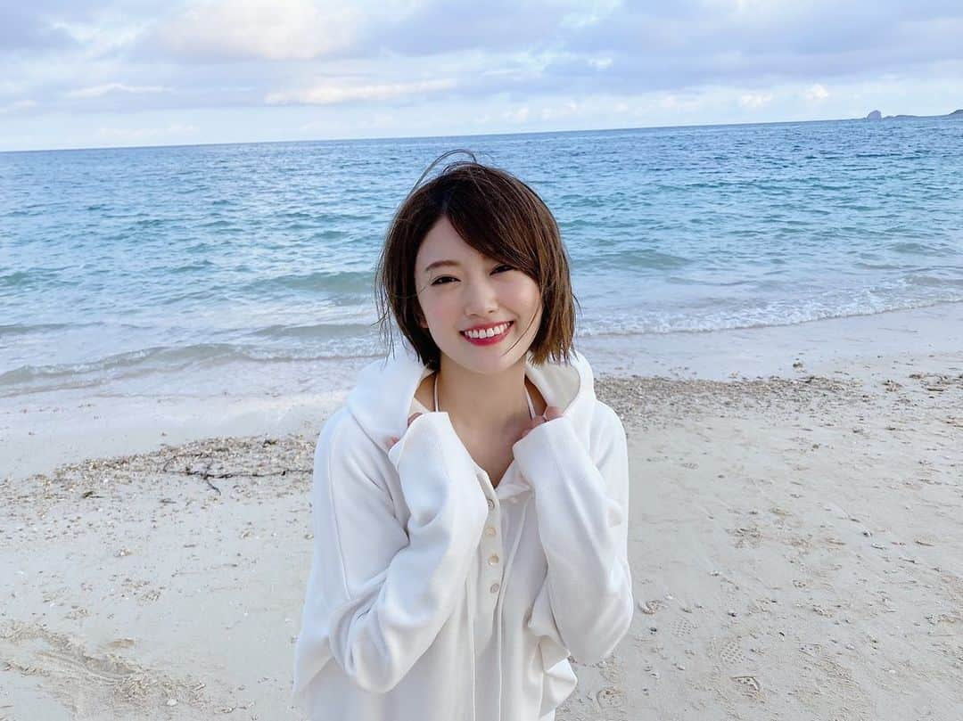 樋口日奈さんのインスタグラム写真 - (樋口日奈Instagram)「ひなちまの水着カットはいかがでしたか？☺️  白い砂浜、青い海にまるで女神が降臨したかのような美しさ…🥺  いつもコメントたくさんありがとうございます😭💕  @higuchi_hina_official  #樋口日奈1st写真集 #樋口日奈  #乃木坂46 #ひなちま #ひなちまってました #今日は何ちま  #ひなちま降臨#白ちま」2月25日 16時52分 - higuchihina_1st_ph