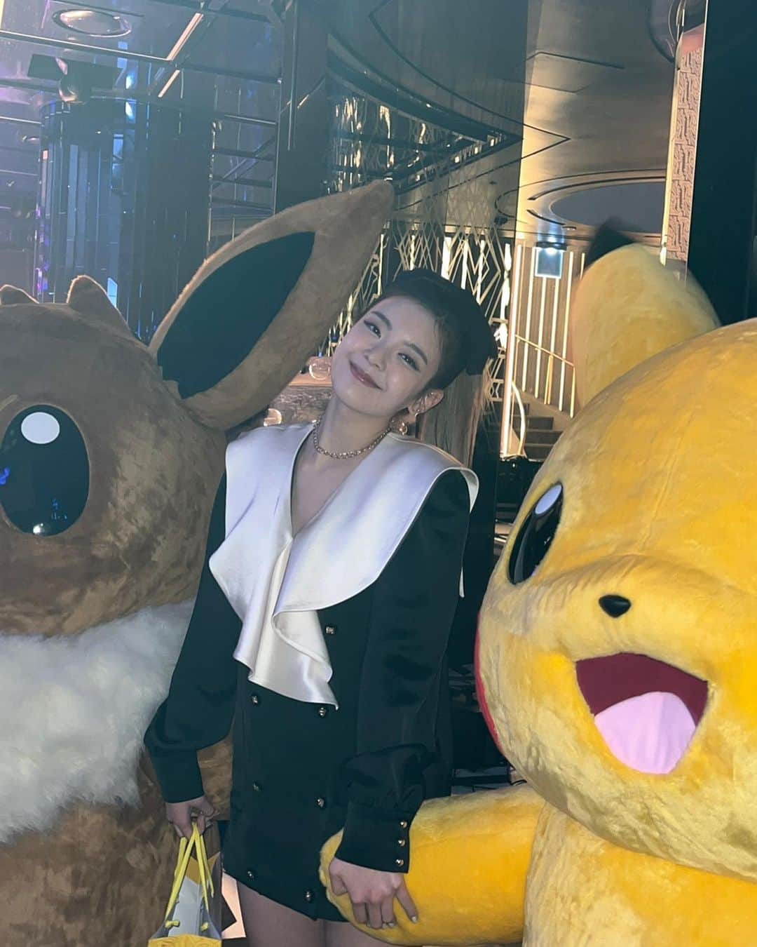 ITZYさんのインスタグラム写真 - (ITZYInstagram)「너무 귀여워서 심장아파… 가랏 pokemon…🧡」2月25日 17時42分 - itzy.all.in.us