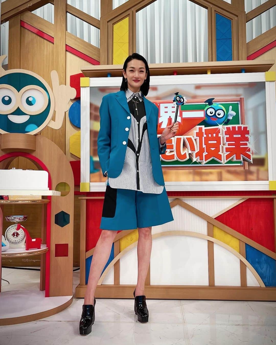 のインスタグラム：「⁡ ⁡ 告知です❤︎ ⁡ 「世界一受けたい授業」2時間スペシャル！ に出演します 明日土曜日よる7時56分〜8時54分 見てね❤︎ ⁡ Wearing @planc @sergiorossi @shihara ⁡ #世界一受けたい授業 #所ジョージ ⁡」