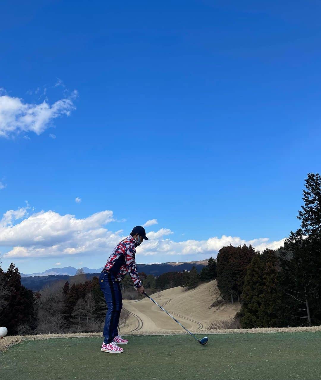 狩野舞子さんのインスタグラム写真 - (狩野舞子Instagram)「絶対に負けられない戦いが、そこにはある ・ 終わってみたら全く同じスコアで終了⛳️ 仲良しラウンドになっちゃいました笑 ・ そんでちょうど富士山が見えないーくぅー🗻 ・ #ゴルフ #golf #noppomaikogolf」2月25日 18時38分 - kanochan715