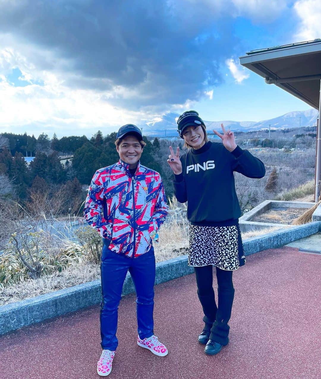 狩野舞子さんのインスタグラム写真 - (狩野舞子Instagram)「絶対に負けられない戦いが、そこにはある ・ 終わってみたら全く同じスコアで終了⛳️ 仲良しラウンドになっちゃいました笑 ・ そんでちょうど富士山が見えないーくぅー🗻 ・ #ゴルフ #golf #noppomaikogolf」2月25日 18時38分 - kanochan715