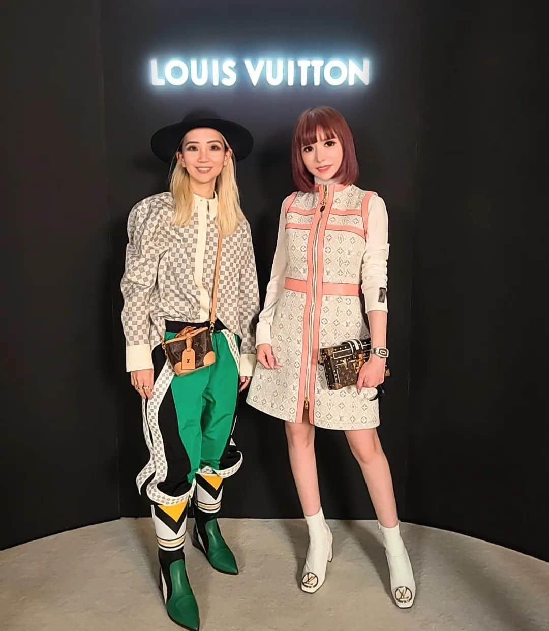 まき子のインスタグラム：「ベルサイユ宮殿の中に入った様な素敵なショーでした🪞🌠 @louisvuitton @nicolasghesquiere   #louisvuitton#ss22#instafashion#lvss22  #tokyo#舞踏会#ファッションショー#受注会#メイク」