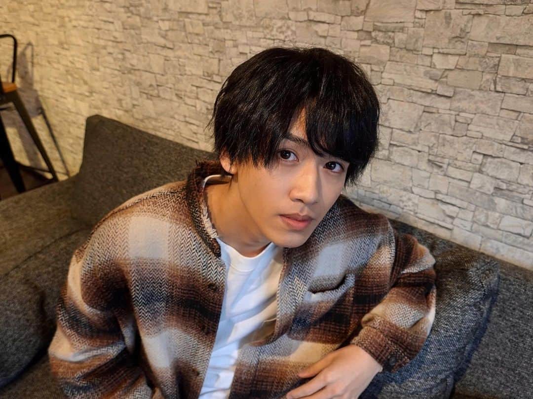 高橋聖那のインスタグラム：「． 現場にてオフショ📷 何かはお楽しみに〜〜〜〜〜  そういえば今日の夜ご飯何作ろう、お腹すいた」