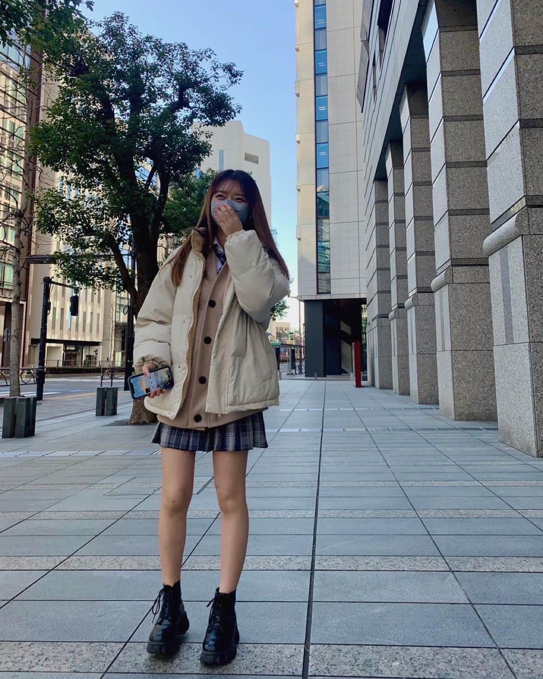 岩隈久志のインスタグラム：「来月卒業式の長女^_^  コロナが始まり、ほぼステイホームの高校生活でしたが、弟や妹と楽しみながらお家時間を過ごしてくれました^_^  残りの高校生活も楽しんでほしいです^_^  #mygirl #mydaughter」
