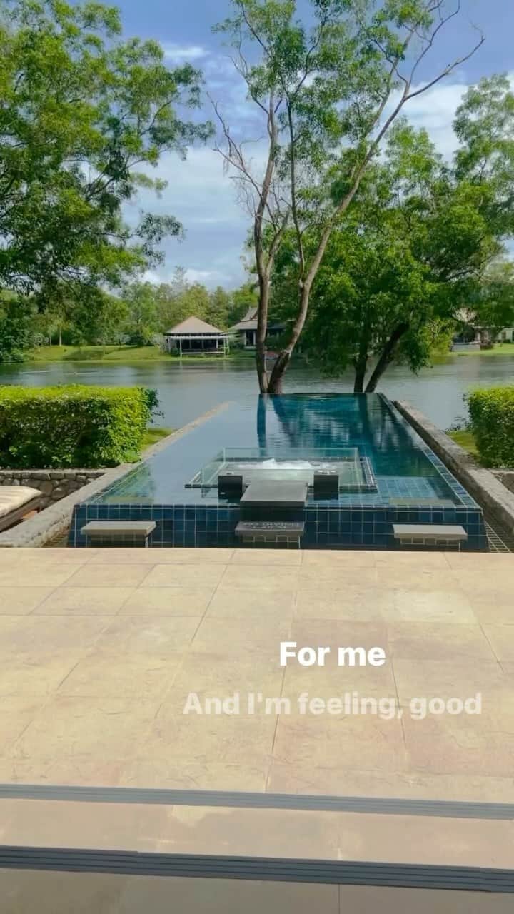 波多野結衣のインスタグラム：「Heaven on Earth 🏝 With your own pool 🏊‍♂️」