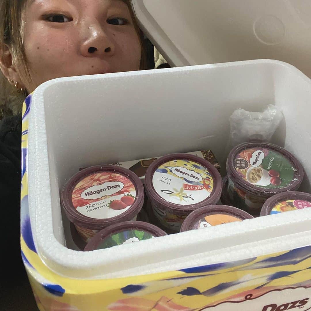 冨田せなのインスタグラム：「@haagendazs_jp  ハーゲンダッツ様からたくさんいただきました:) うれしいーー！！！！ ありがとうございます😻 #hasgendazs #ハーゲンダッツ」