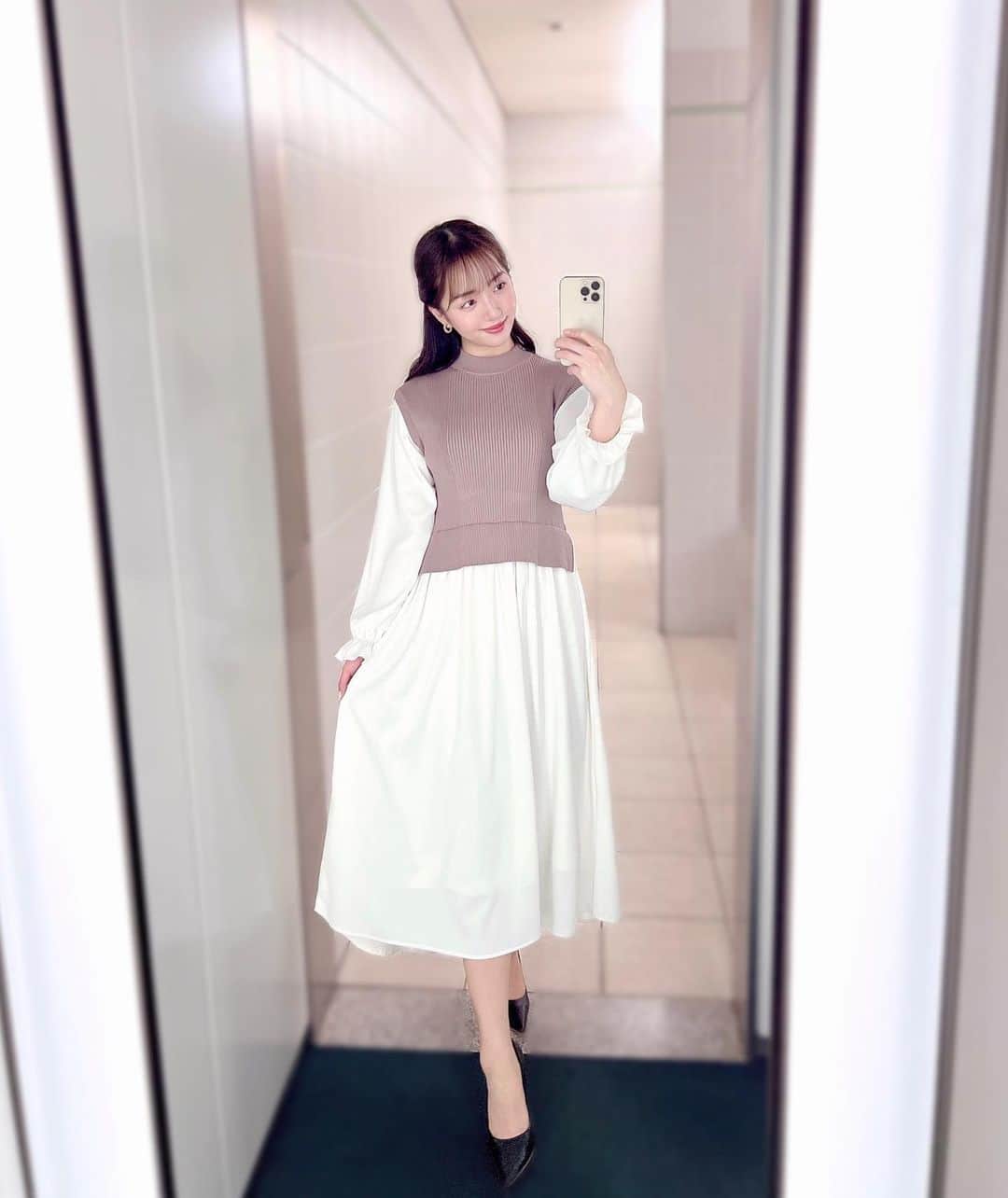 のインスタグラム：「こんばんは🌝  一週間お疲れさましでした😊  明日は暖かくて春が訪れるそう🌷🐝… 皆さんは何して過ごしますか？✨  まだまだ朝晩は冷えると思うので お気をつけくださいね😊🌿  ---------------- every.衣装 どちらも@12twelveagenda さん🌷 ----------------  #newsevery #centforce #セントフォース #刈川くるみ #衣装 #アナウンサー #コーデ #春コーデ」