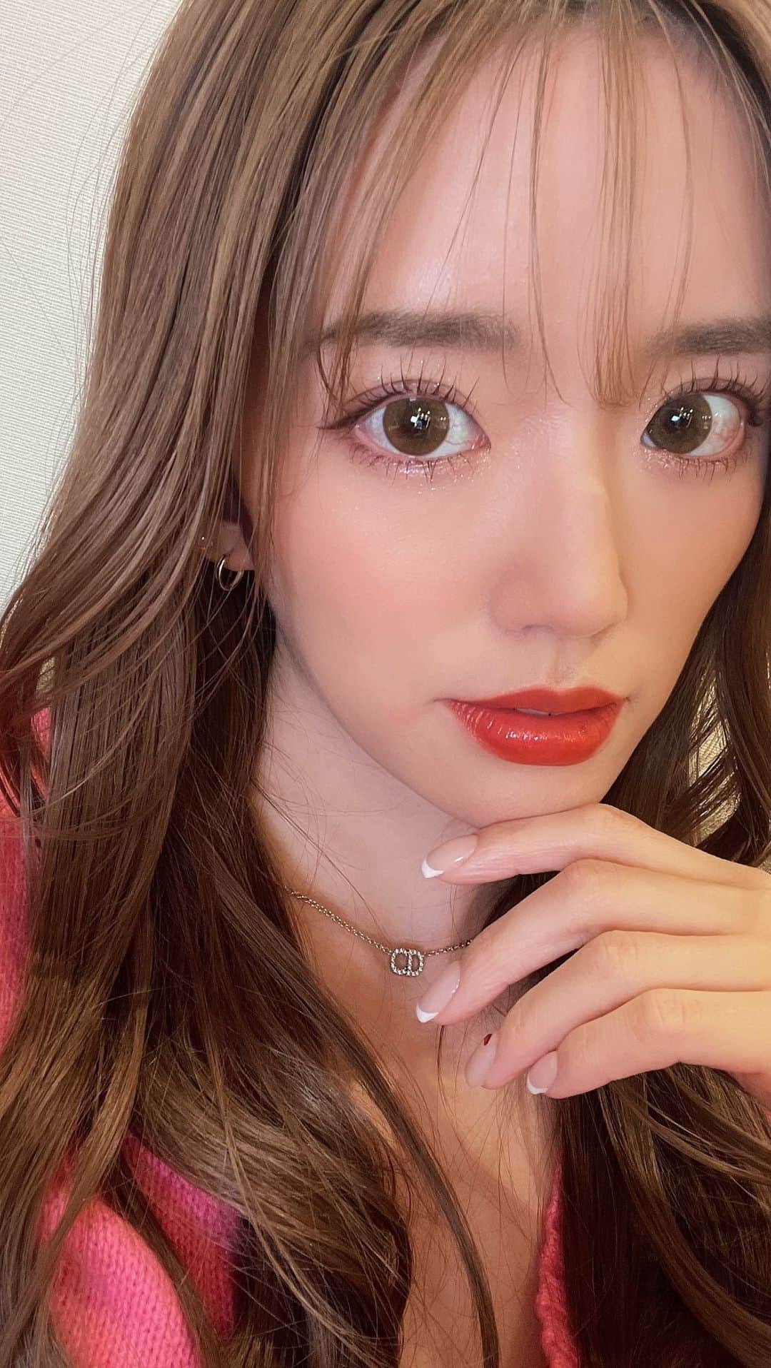 のインスタグラム：「数億年ぶりの前髪🙋‍♀️💕  I changed my bangs for this...do you like it?🤍  #前髪カット  #ヨシンモリ  #ヘアスタイル  #ダイエット #トレーニング #パーソナルトレーナー #ジム #筋トレ女子 #フィットネス #ビジョビ @b_b_j.j」