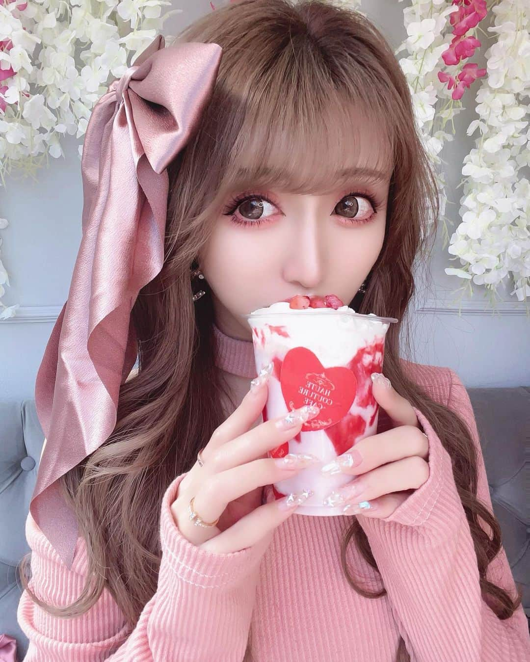 桜井莉菜さんのインスタグラム写真 - (桜井莉菜Instagram)「【 @hautecouturecafe_official 】には、いつも何着てくか迷う〜💗💗💗 今回はダスティピンクで💖 【 @riina_couture 】のお洋服と相性良くて幸せ空間💖 デカリボンもリーナの大人気商品🎀💖 いやーまさに映え空間とはこの事🙋‍♀️✨  #目黒#目黒カフェ#アフタヌーンティー#目黒アフタヌーンティー#映えカフェ#映え空間#riinacouture#ダスティピンク#ダスティーピンク#ワンピース」2月25日 20時48分 - rina__sakurai