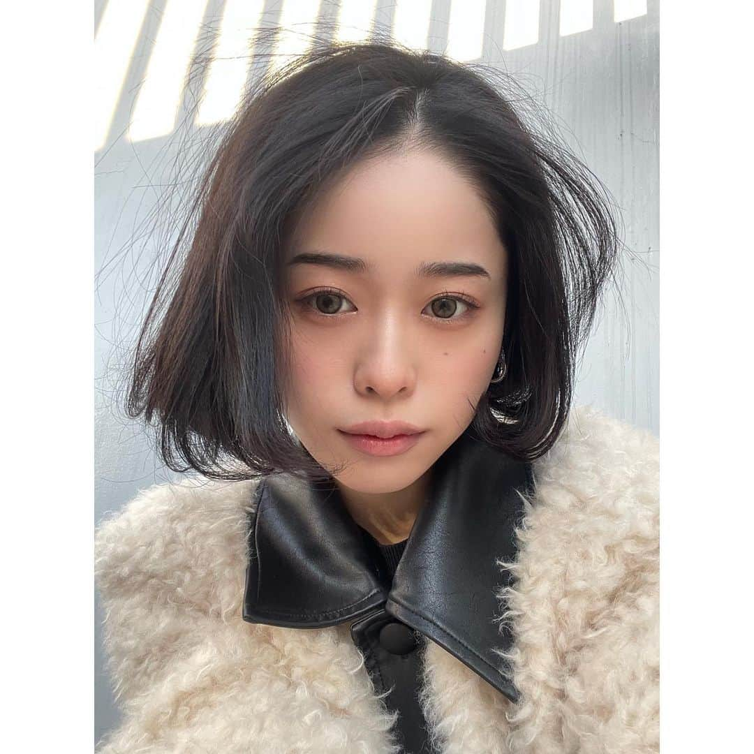 MINAMOさんのインスタグラム写真 - (MINAMOInstagram)「気持ちいい風を浴びたい私VS花粉を浴びたくない花粉症の私」2月25日 20時45分 - minamo_j